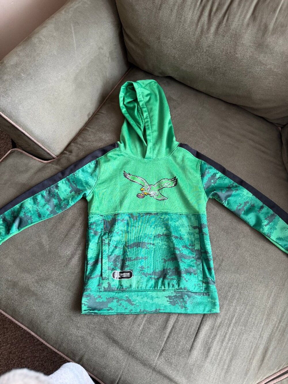 Philadelphia Eagles Youth Size Small(8) Kelly Green Classic Long Sleeve Hoodie